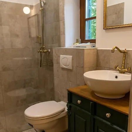 Chillinn Rose 招待所 *